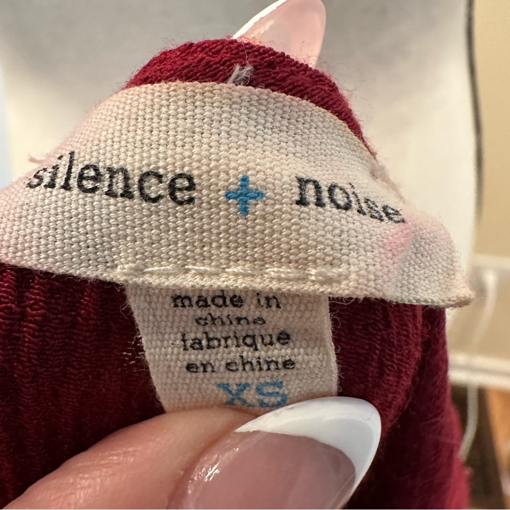 Silence + Noise Urban Ourfitters Top Women's Size XS Maroon Red Wrap Crop - Picture 10 of 14